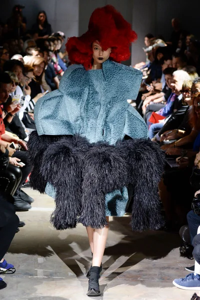 Look 16